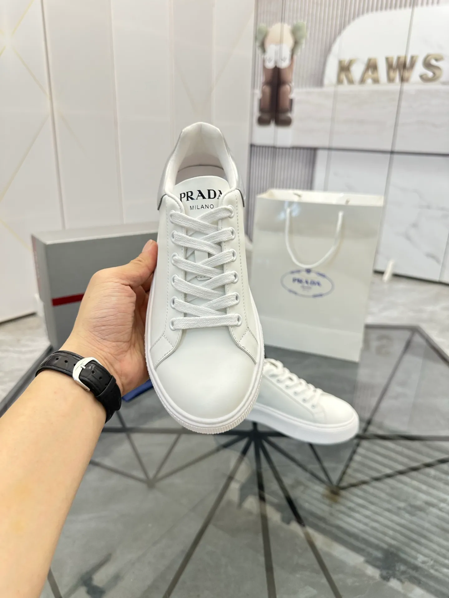 Men's shoes for sale 💰: 💰P520¥ High-end top quality Product trademark: Prada *"Prada*" low-top casual shoes Regular size: 35-45 (can be customized to 46) Couple style Product materials: imported first-layer cowhide leather upper, water-dyed sheep lining, original ultra-light foam outsole. No.: H201